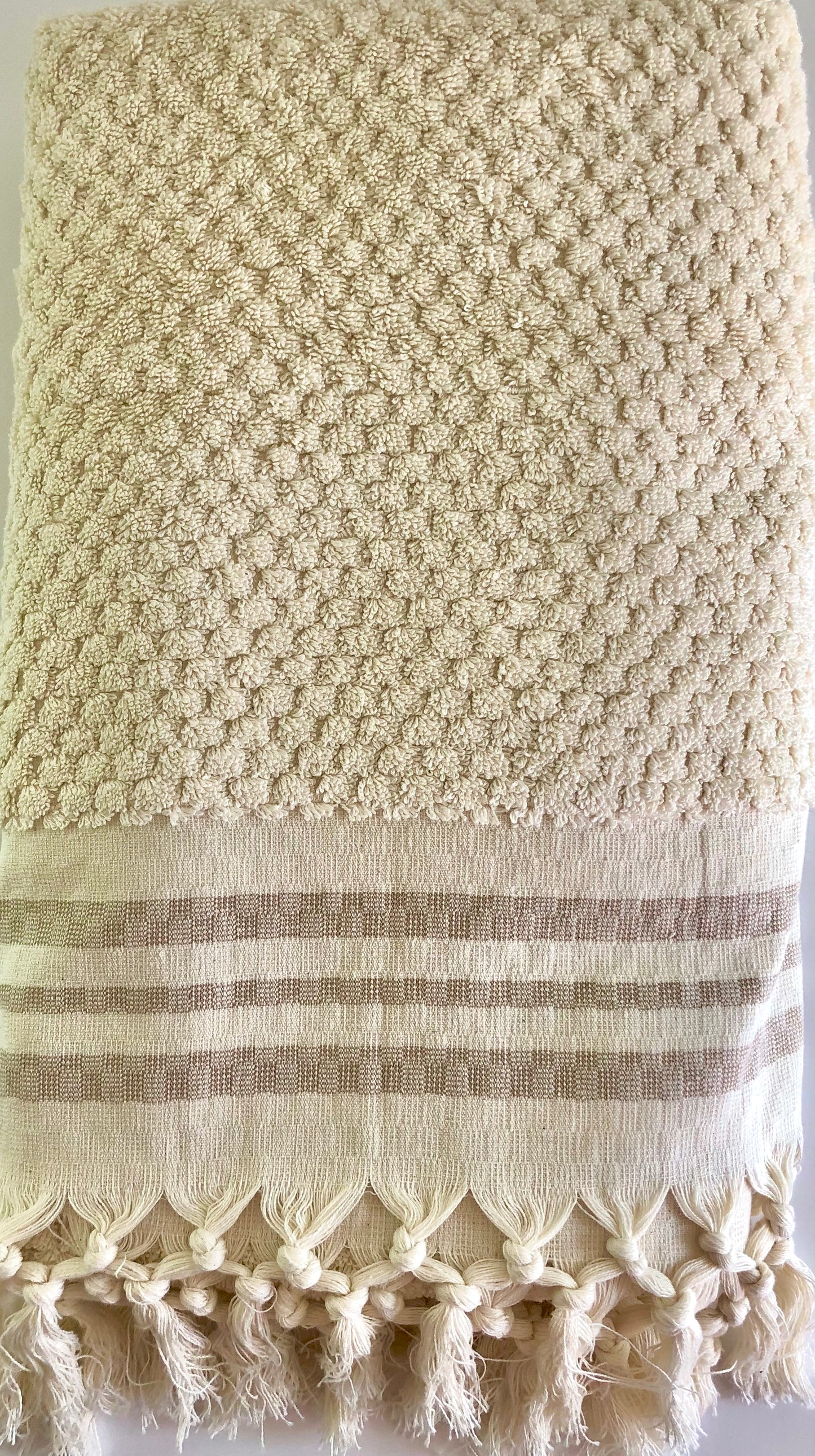 Thick looped towel - medium sized bath towel