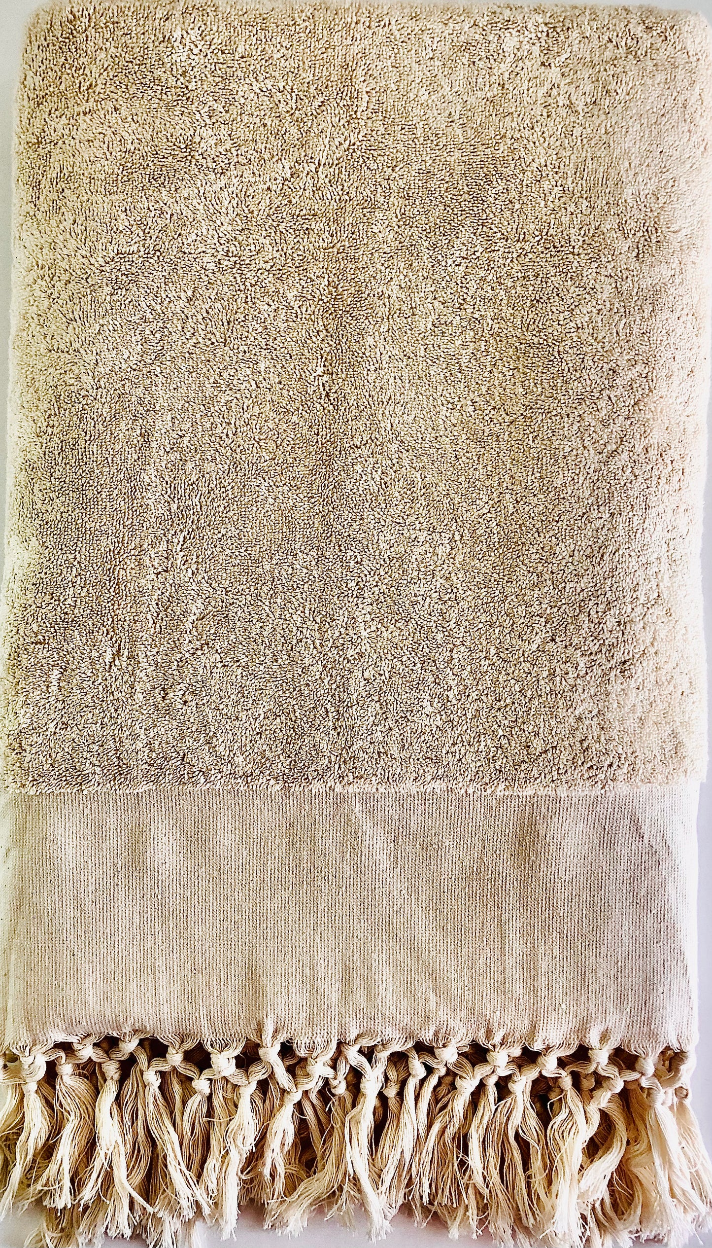 Thick looped towel - medium sized bath towel